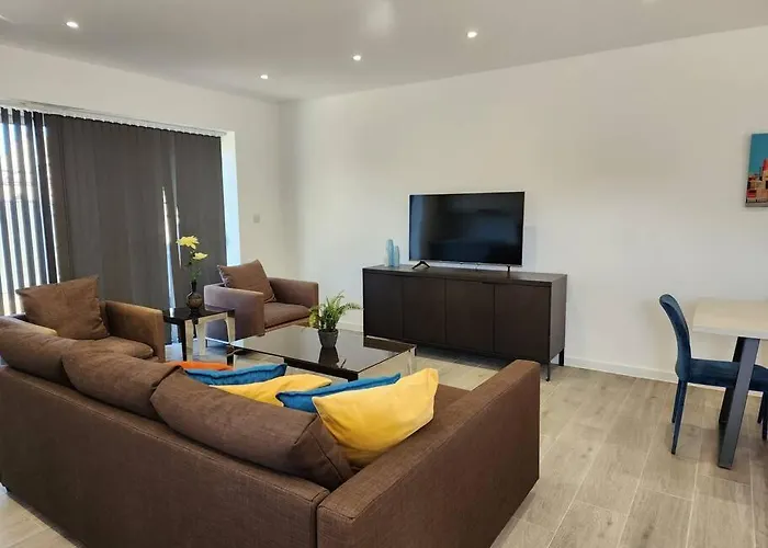 Paradigm Court, Luxury 2-Bedroom Apartment F3, Oxford