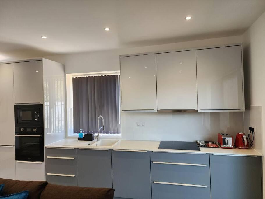 Apartment Paradigm Court, Luxury 2-bedroom F3, *