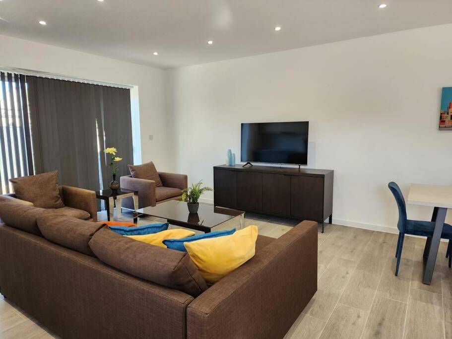 Apartment Paradigm Court, Luxury 2-bedroom F3, Oxford
